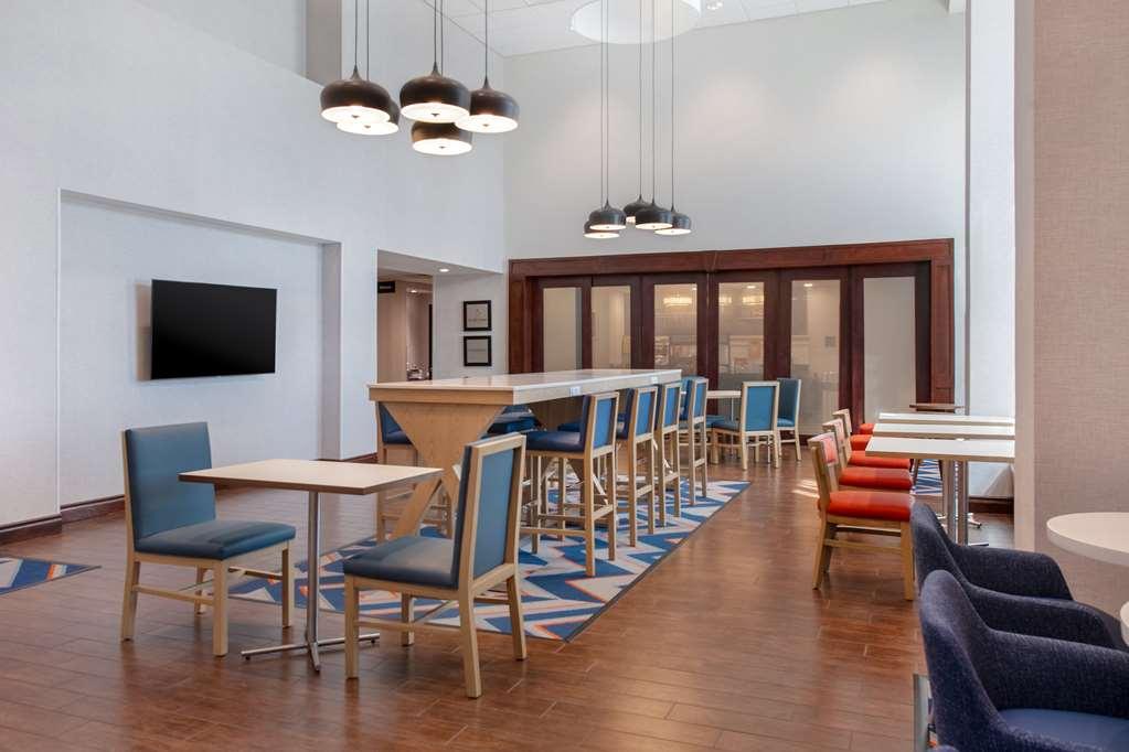 Hampton Inn & Suites Harvey Restaurant foto